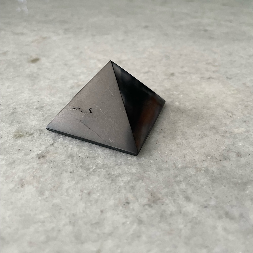 Polished Shungite Pyramid 40mm